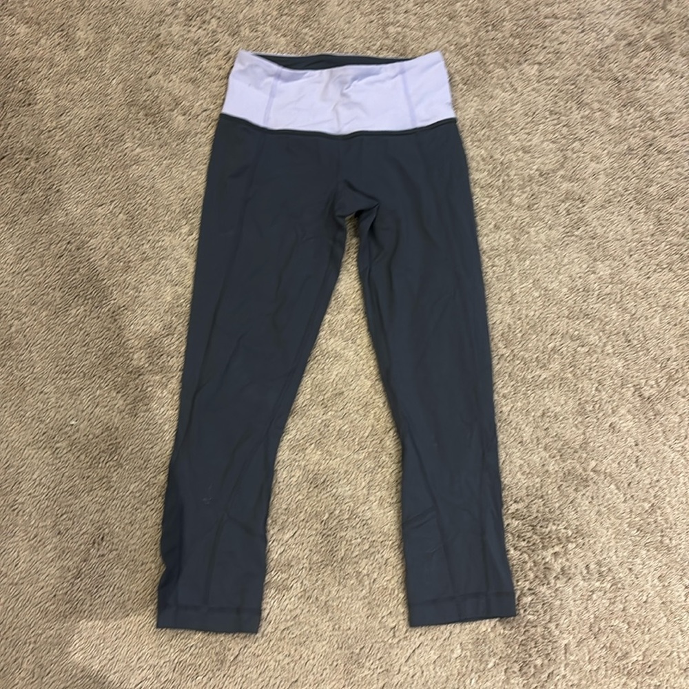 Great condition size 2 Lululemon Capri pants